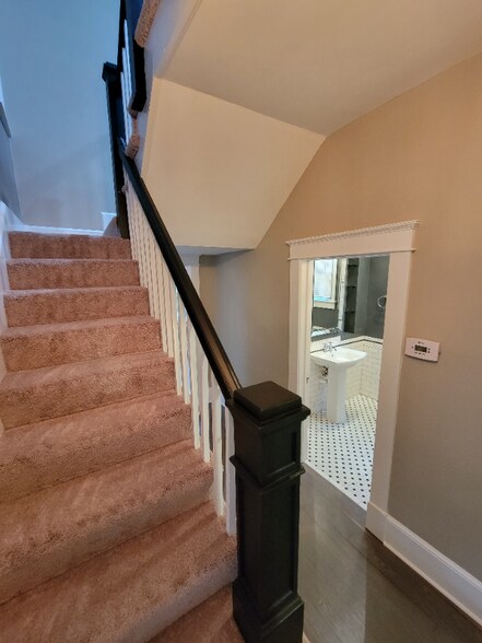 Building Photo - 1108 College Ave