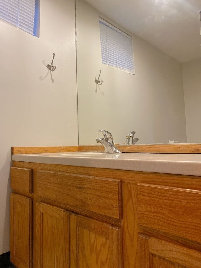 Building Photo - Benson 2 bed 2 bath with 2 additional non conforming rooms in the basement $1375