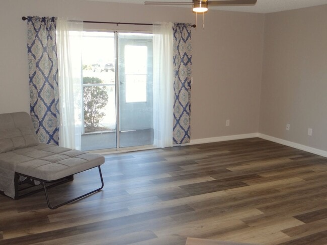 Building Photo - Long term ground floor rental