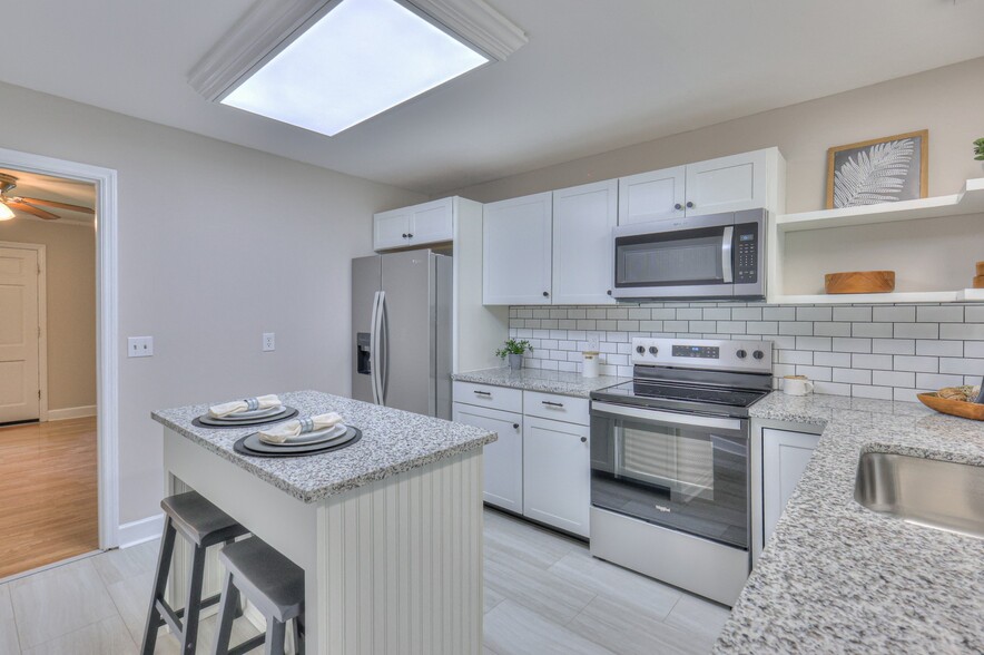 Building Photo - 1124 Toddington Dr