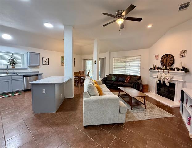 Building Photo - 2922 Custer Dr