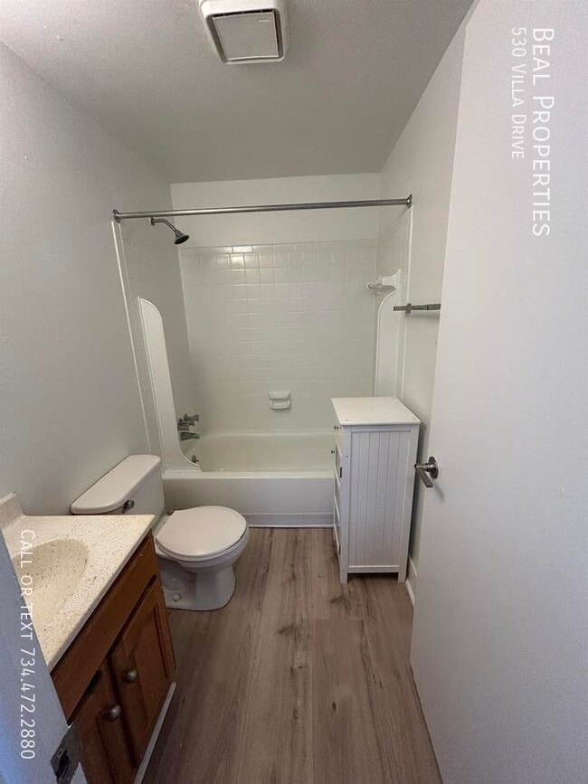 Building Photo - 530 Villa Dr