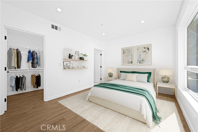 Building Photo - 1340 N Kingsley Dr