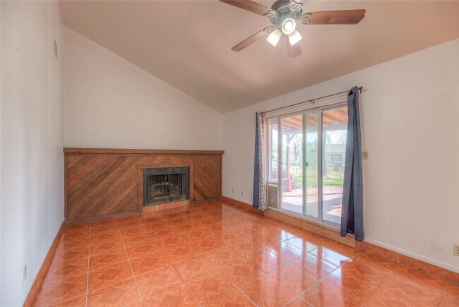 Building Photo - 25634 Chestnut Ln
