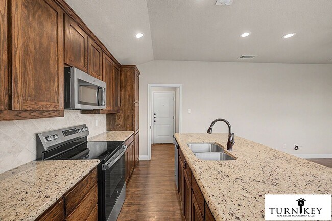 Building Photo - 1324-1328 White Sand Dr