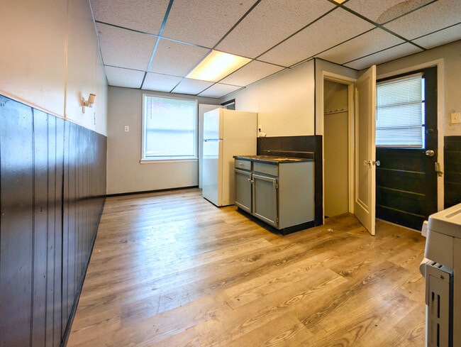 Building Photo - 7470 Sharon Dr