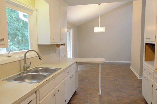Building Photo - Single story 3 bed, 2 bath home in North Durham on half an acre!