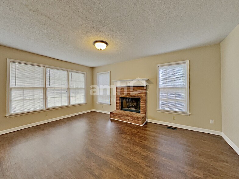 Building Photo - 1300 Summit Point Ln