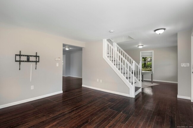 Building Photo - 884 Highland Ave