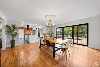 Building Photo - 351 NE 98th St