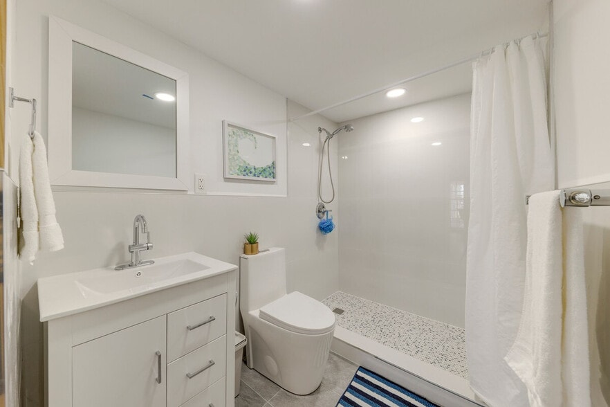 Building Photo - 394 Burton Dr