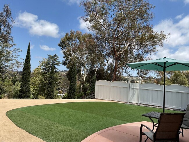 Building Photo - Large Private Yard with View- 1BD/BA ADU