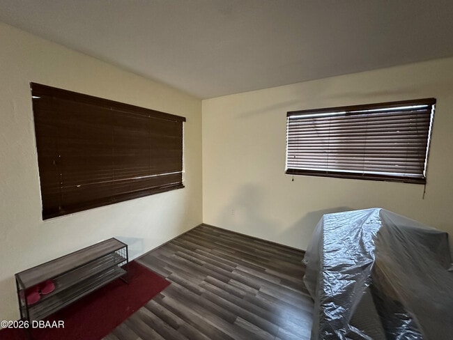 Building Photo - 400 Oakridge Blvd