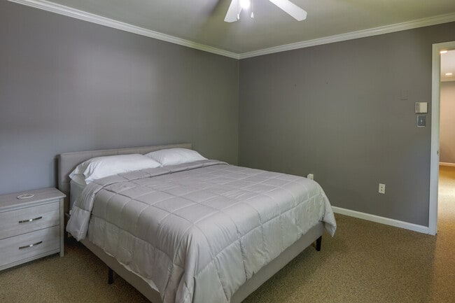 Building Photo - 22 Clayton Ave