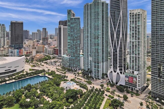 Building Photo - 900 Biscayne Blvd