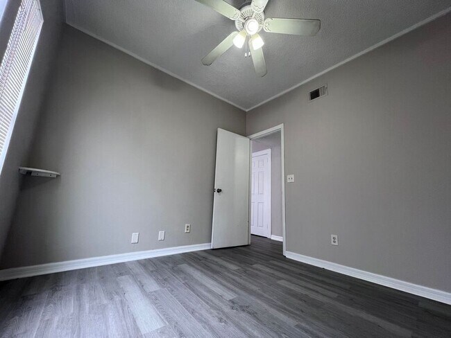 Building Photo - 163 Ave A SE