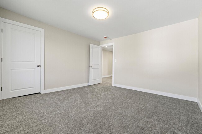 Building Photo - 378 S Mammoth Rd