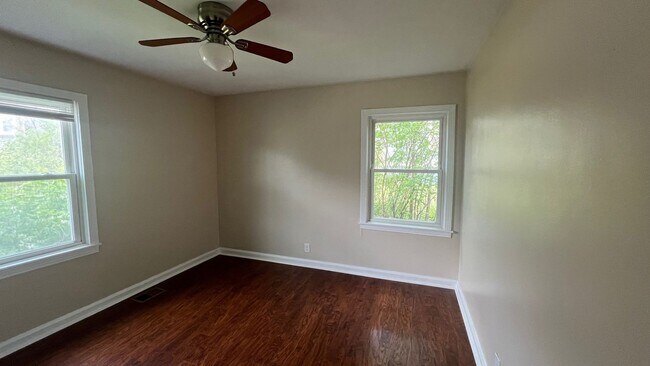 Building Photo - Cute East Nashville Home