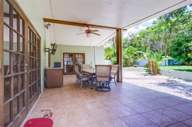 Building Photo - 215 Garden Cir