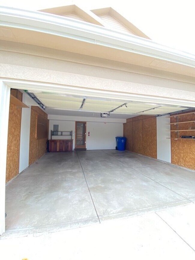 Building Photo - Large 3 Bedroom, 2.5 Bath Townhome with 2 car attached garage in Northwest Loveland, CO