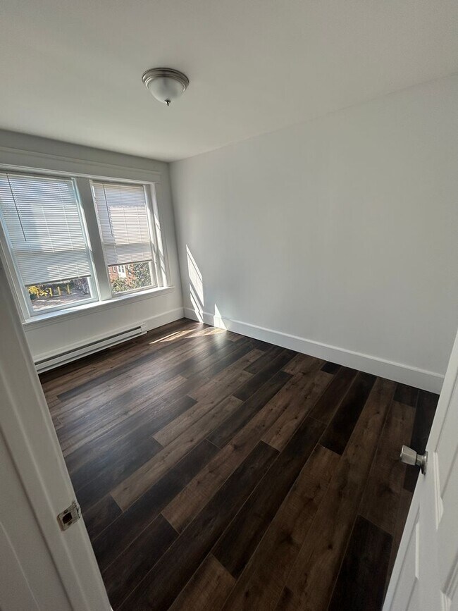 Building Photo - 1A Hitchcock Rd