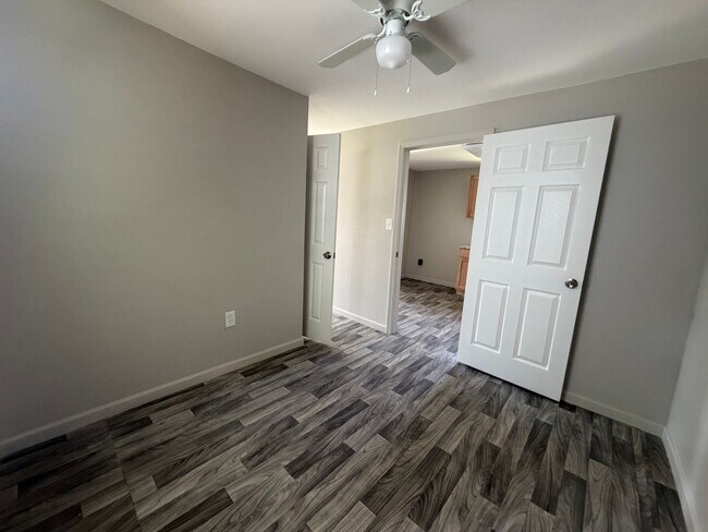 Building Photo - FOR RENT in LAFAYETTE!