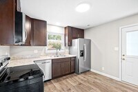 Building Photo - 147 Darlene Dr