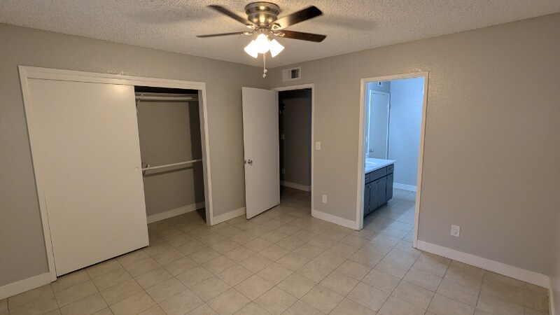 Building Photo - 815 N Peach Ave