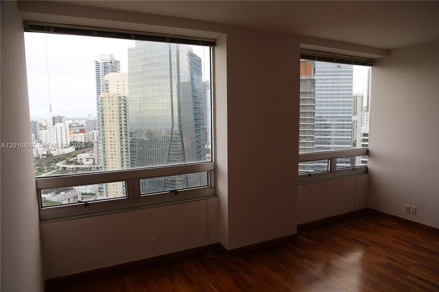 Building Photo - 1541 Brickell Ave