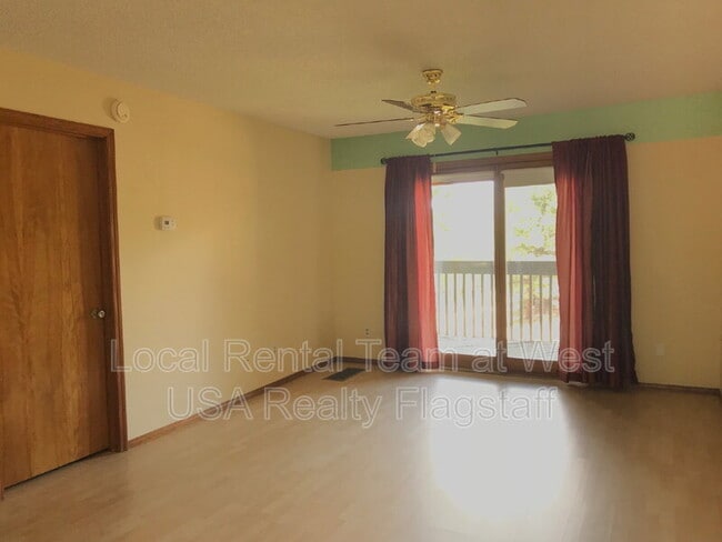 Building Photo - 5701 N Villa Cir
