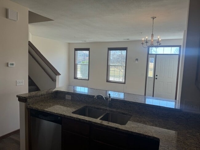 Building Photo - Spacious 3Br/2.5Ba TH w/2 CG in Maple Grove!