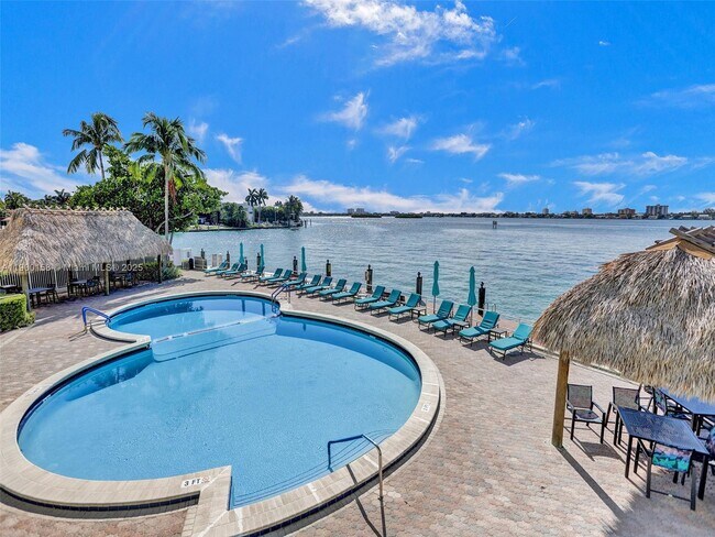 Building Photo - 10350 W Bay Harbor Dr