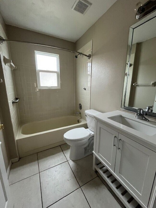 Building Photo - 1/2 off First Month of Rent! **4/2 in Copp...