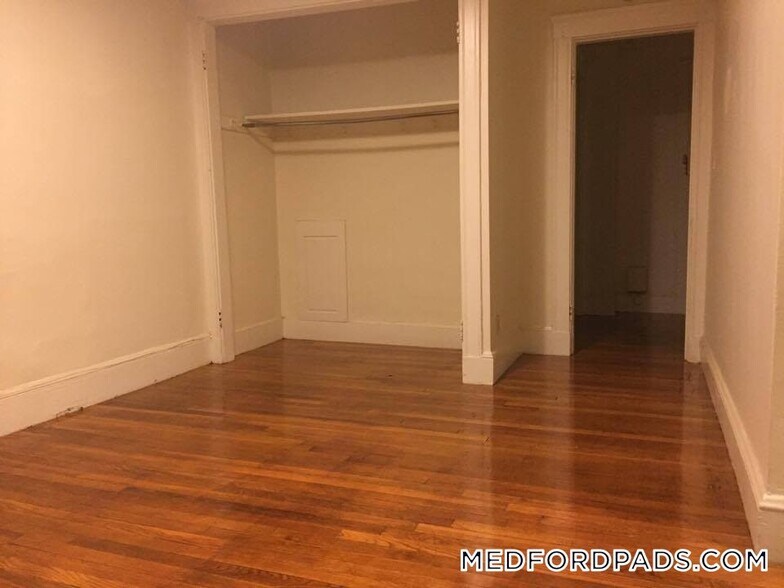 Building Photo - 53 Fellsway W