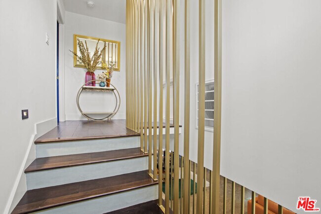 Building Photo - 4765 Round Top Dr