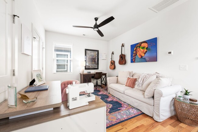 Building Photo - Stunning 3BE/3BA in one of Nashville's hot...