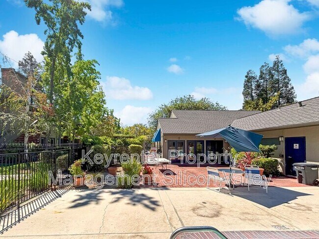 Building Photo - 1902 La Terrace Cir