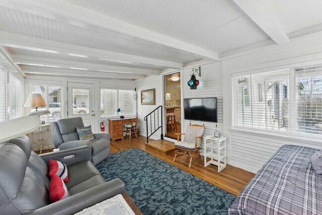 Building Photo - 175 Fredericksburg Rd