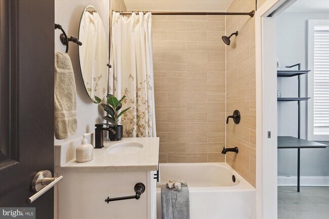 Building Photo - 200 Hamilton St NW