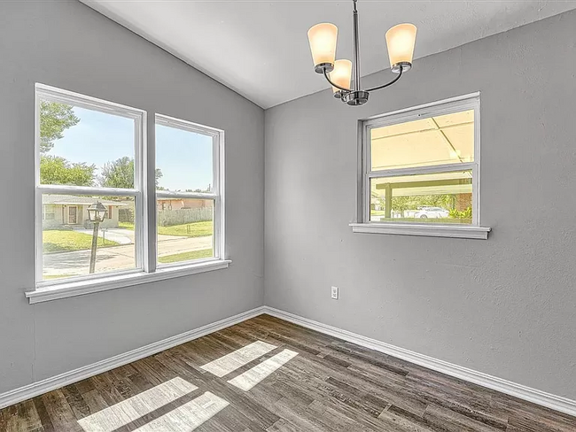 Building Photo - 4305 NW Ridgecrest Dr