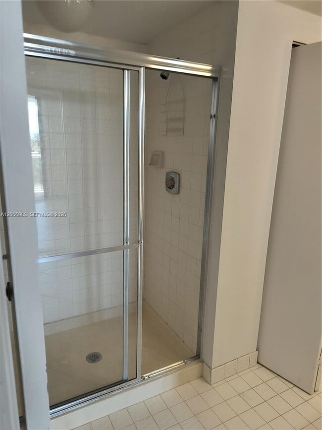Building Photo - 3610 Yacht Club Dr