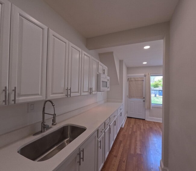 Building Photo - 4317 River Rd NW