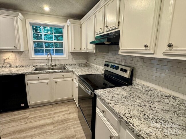 Building Photo - 707 Regency Dr