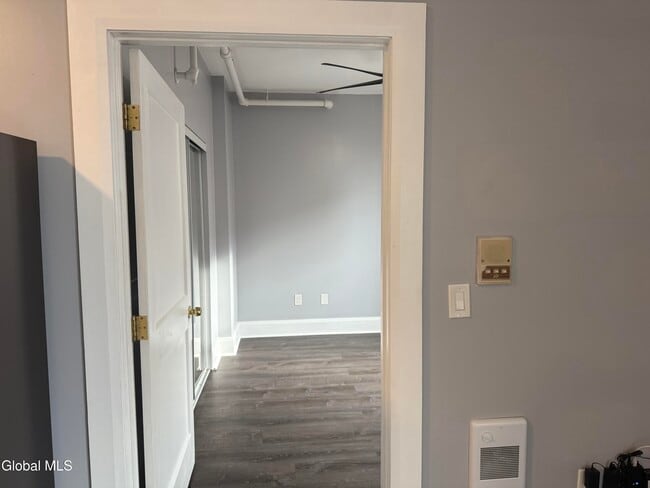 Building Photo - 5 Broadway