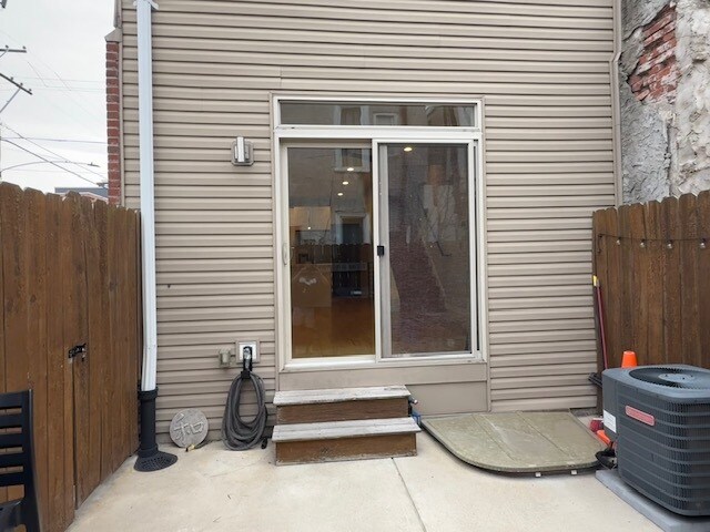 Building Photo - 2256 Dickinson St