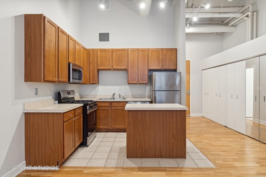 Building Photo - 211 E Ohio St