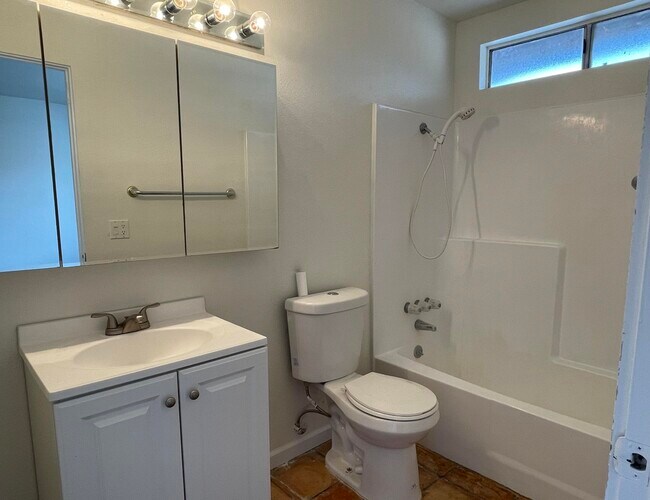 Building Photo - 53910 Avenida Herrera