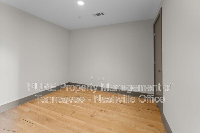 Building Photo - 1260 Martin St