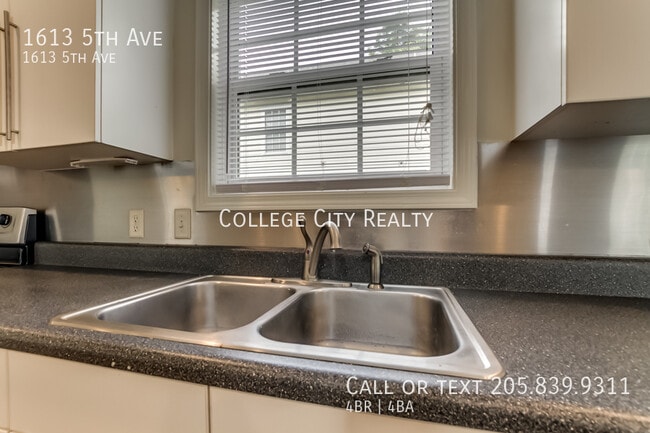 Building Photo - 1613 5th Ave