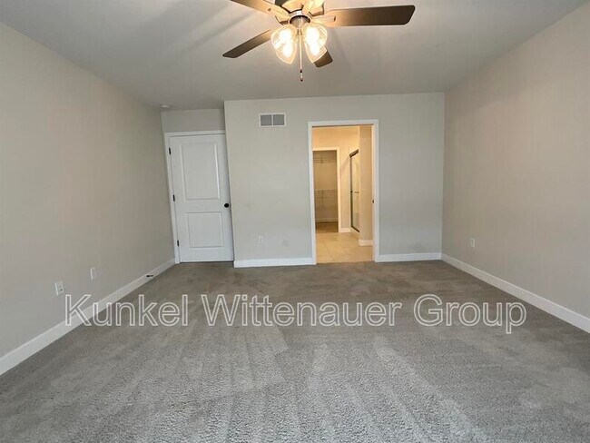 Building Photo - 808 Applewood Creek Dr